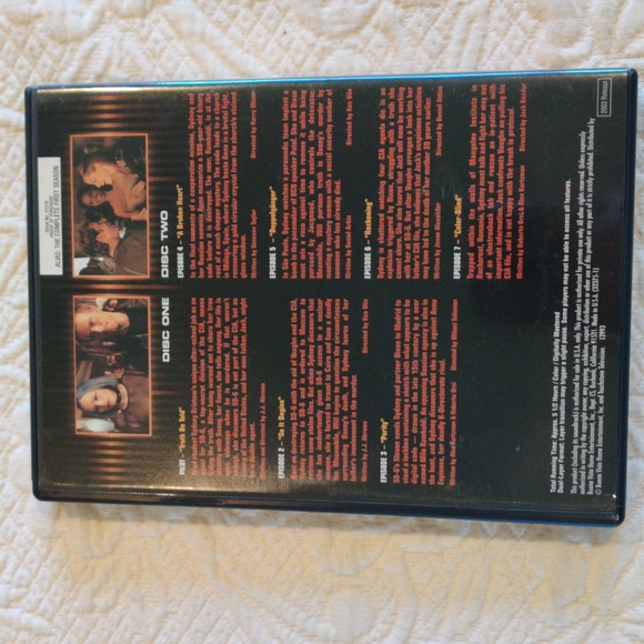 Alias the Complete first Season Six Video Disc Set Featuring Jennifer Gardner - Picture 5 of 12